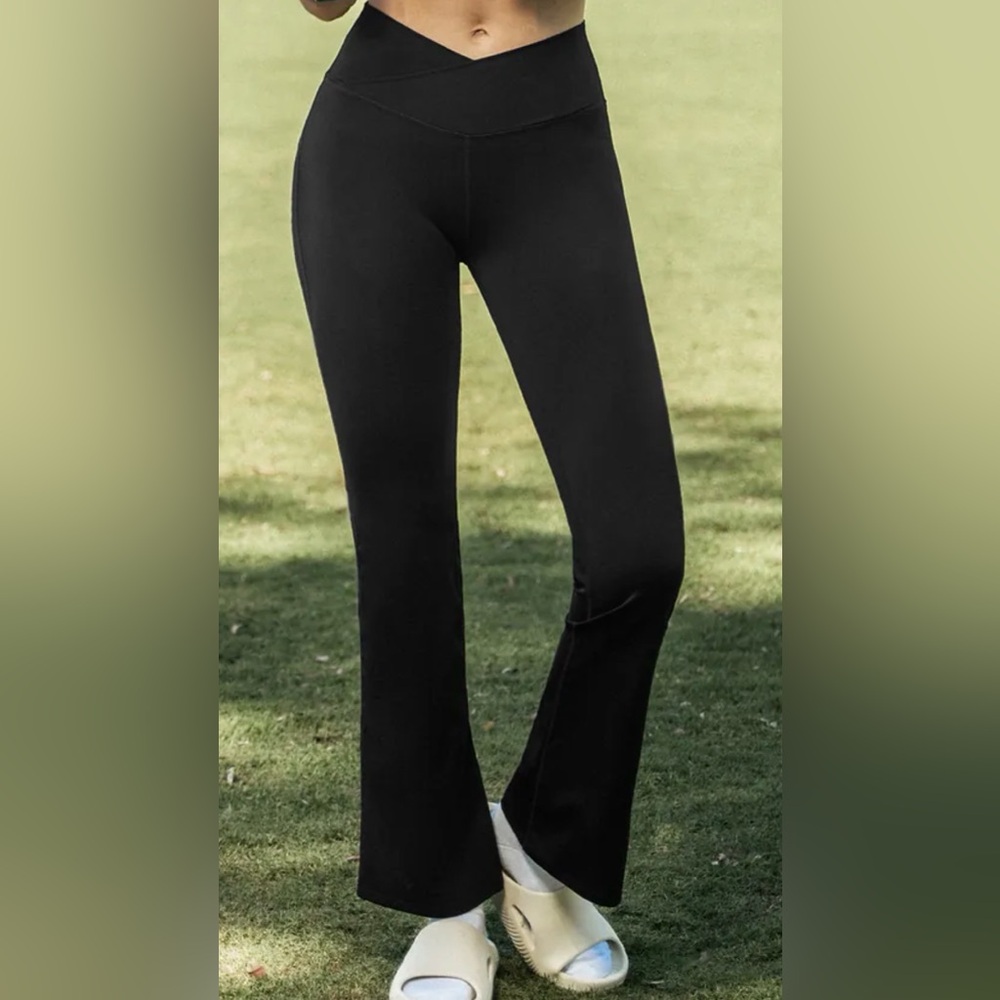 Cupshe Crossover Waist Flare Leg Yoga Athletic Pants